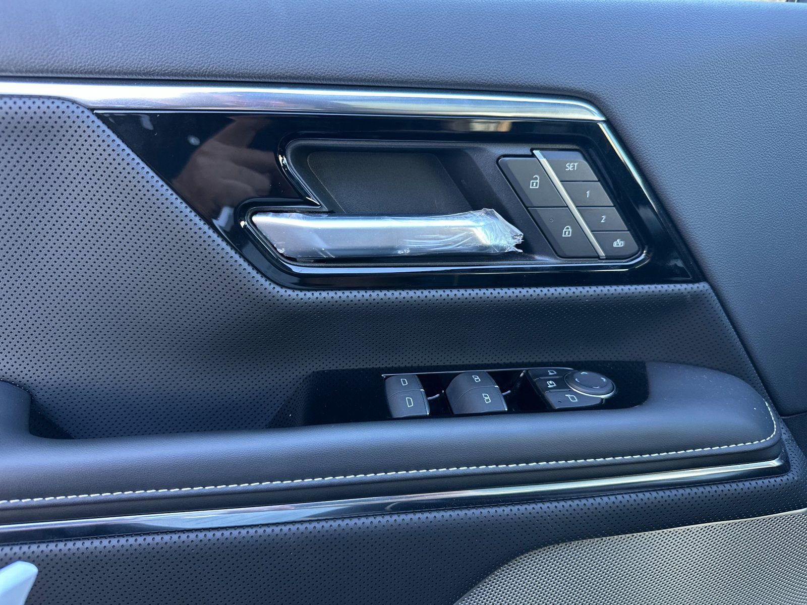 2025 GMC Sierra EV Denali - Photo 10