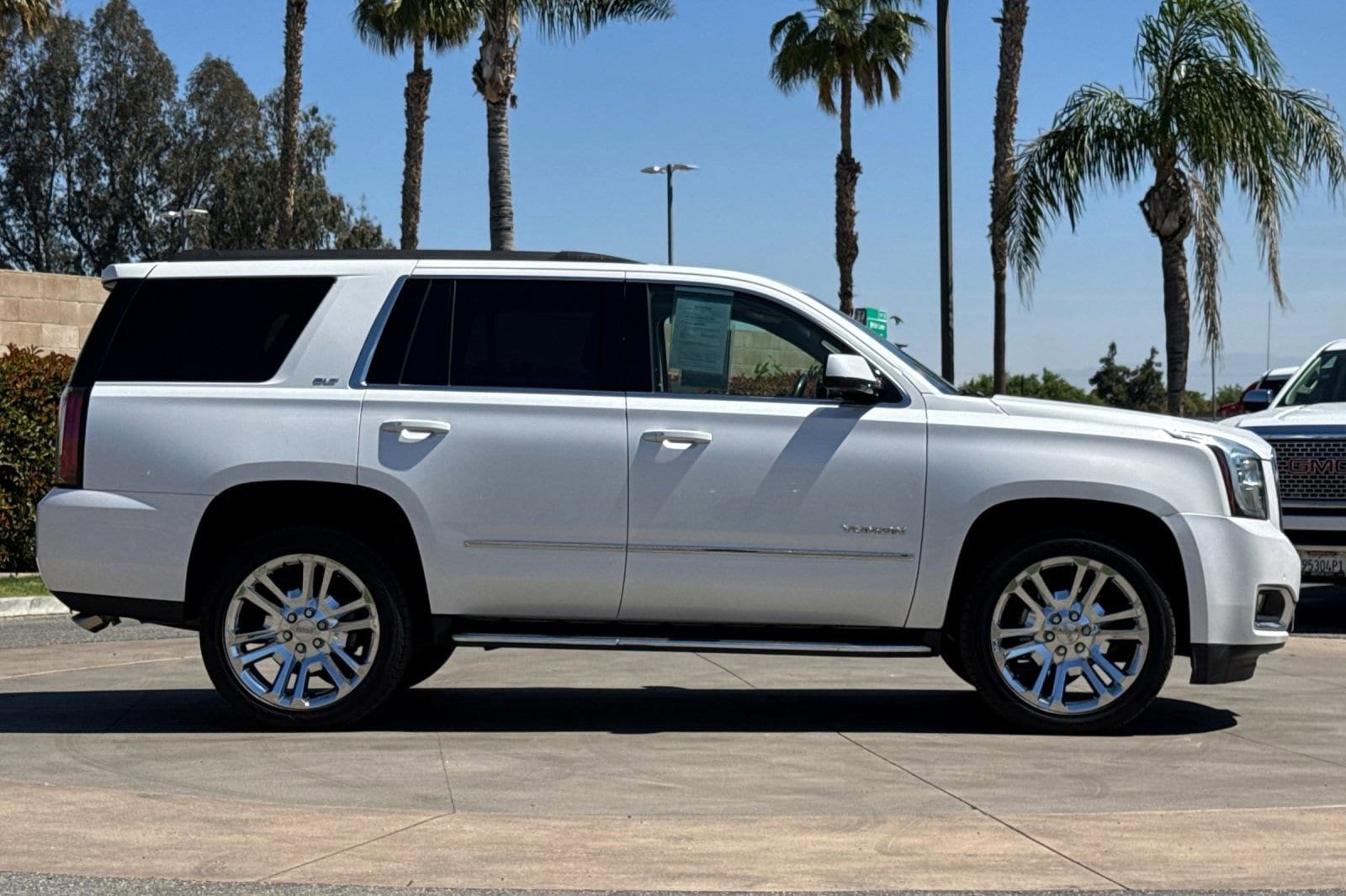 2019 GMC Yukon SLT photo 2