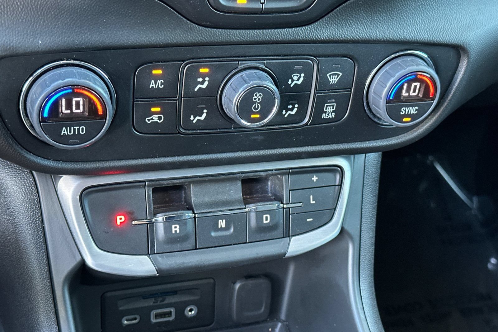 2023 GMC Terrain SLT - Photo 21