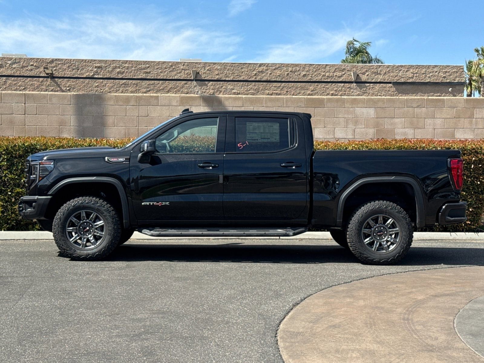 2026 GMC Sierra 1500 AT4X - Photo 6