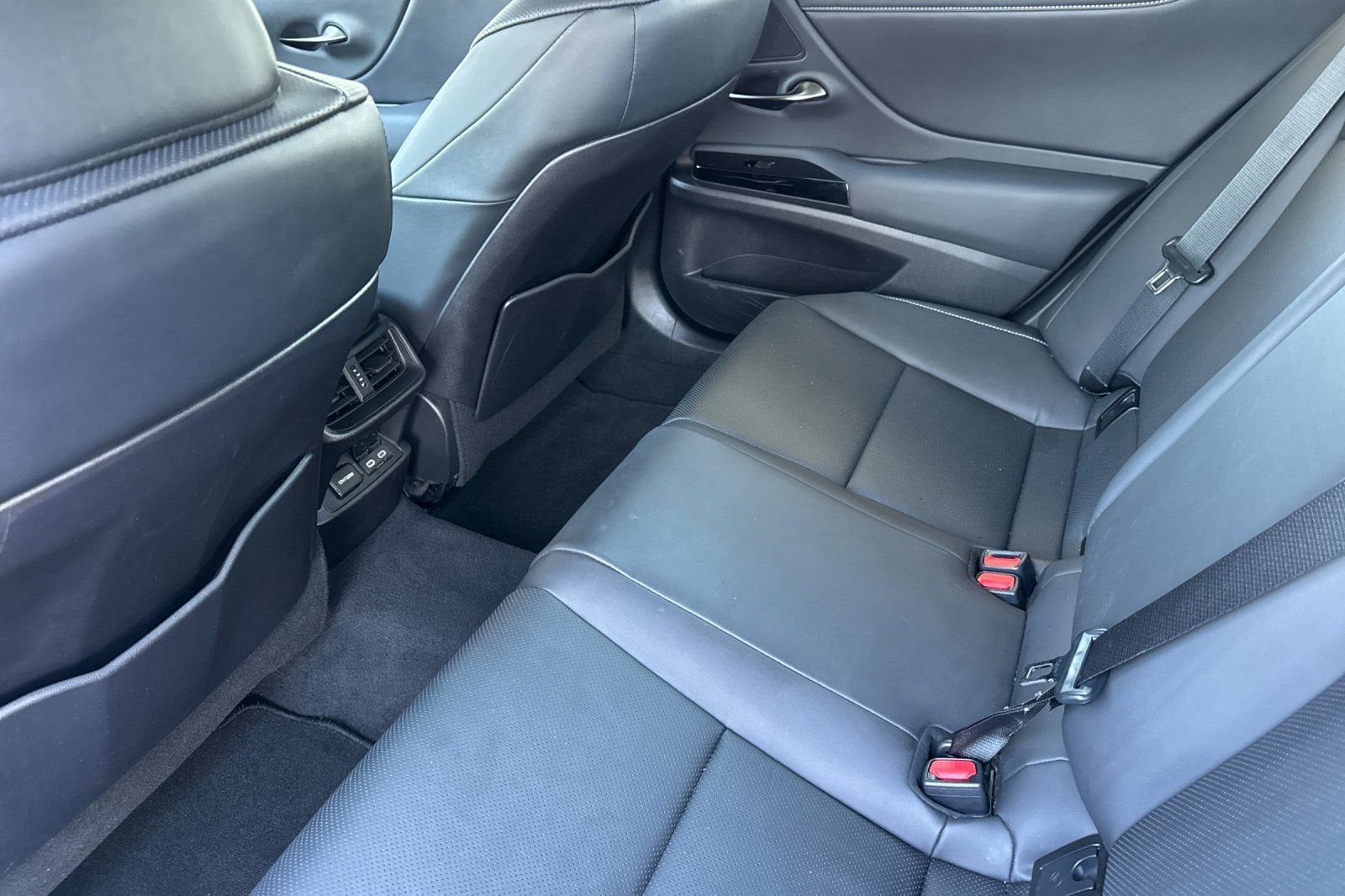 2024 Lexus ES 350 - Photo 13