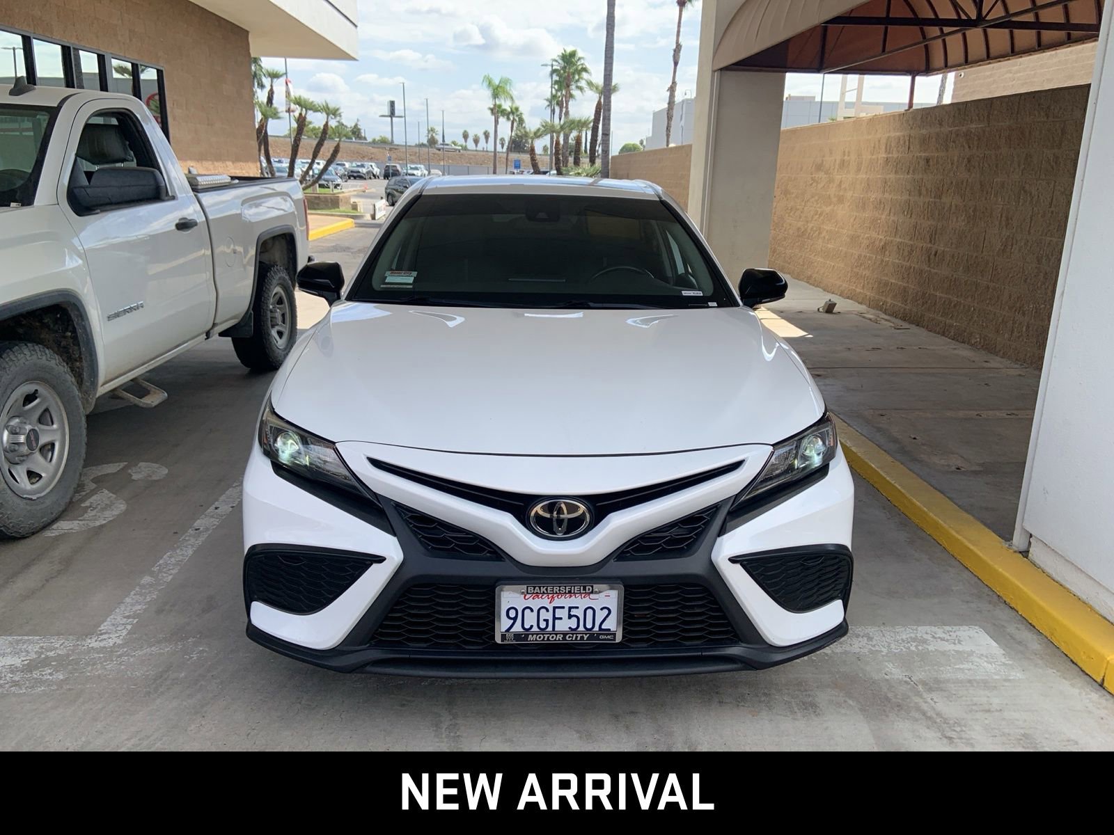 2023 Toyota Camry SE photo 2