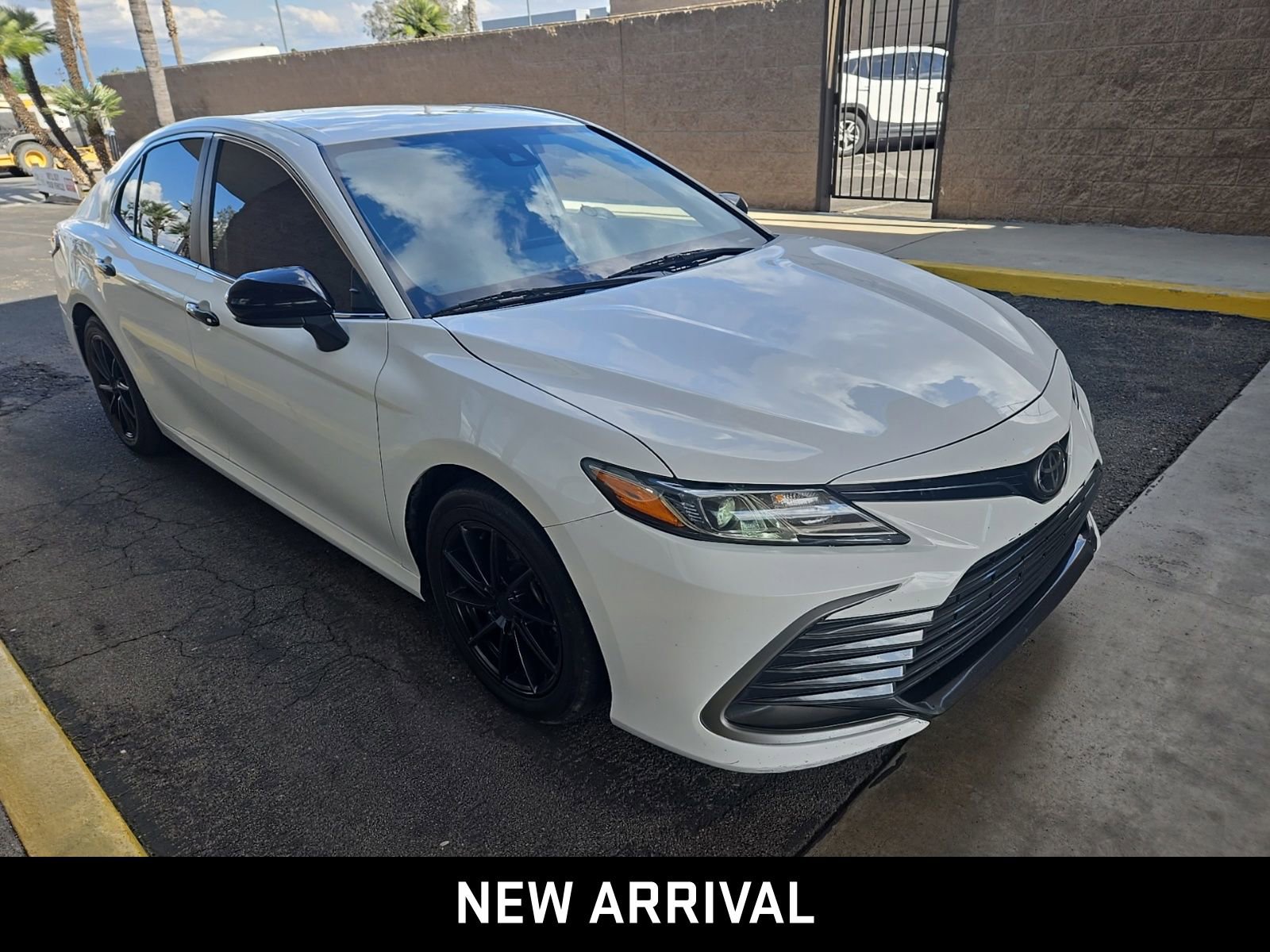 2023 Toyota Camry LE photo 3