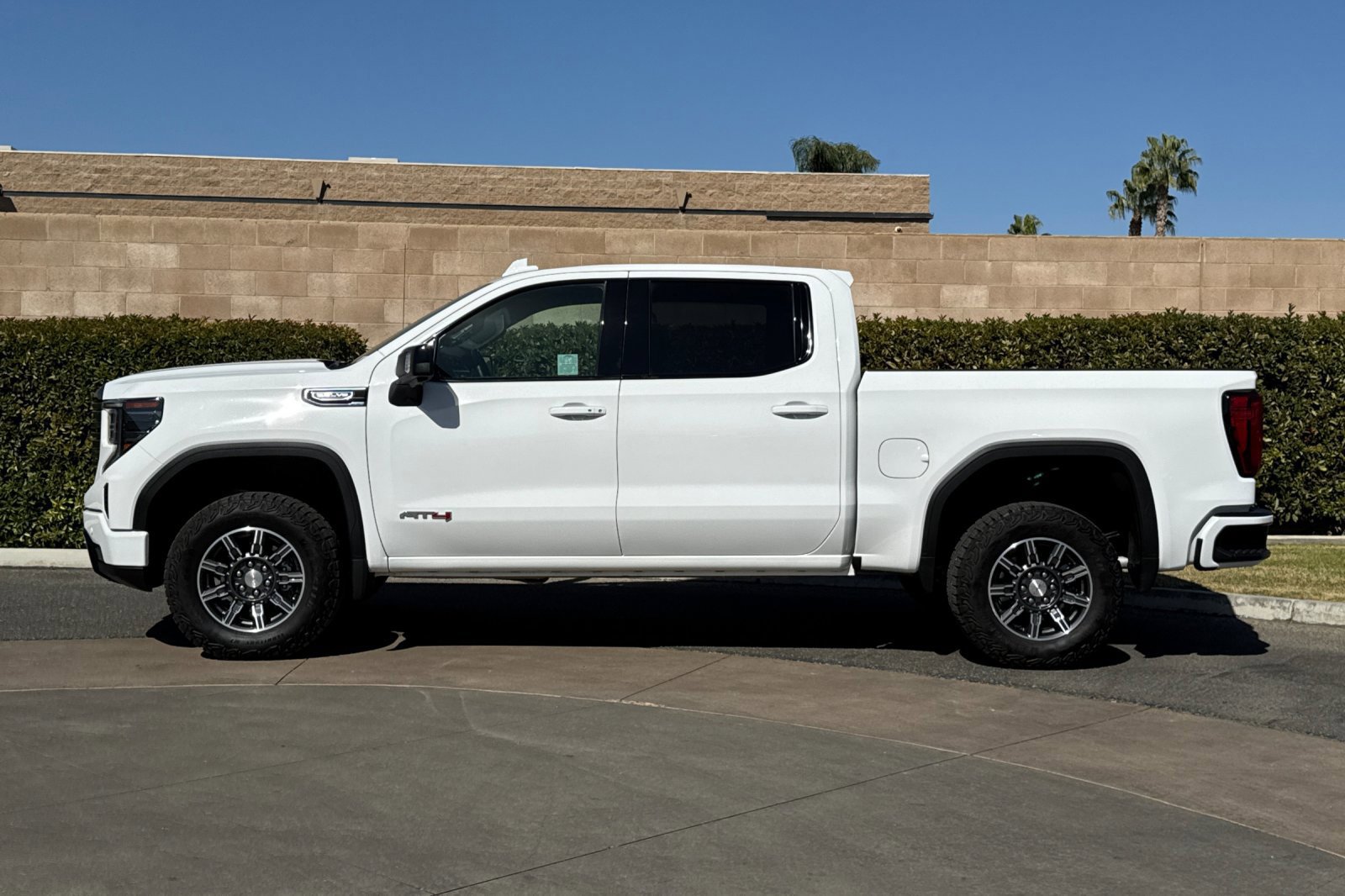 2025 GMC Sierra 1500 AT4 - Photo 7