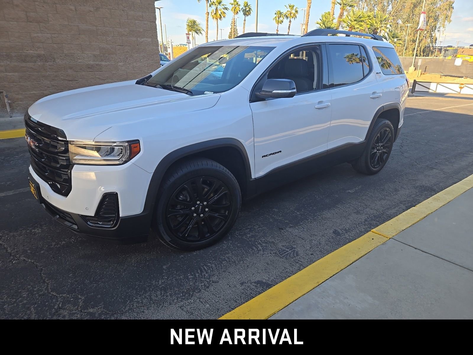 2023 GMC Acadia SLE photo 6