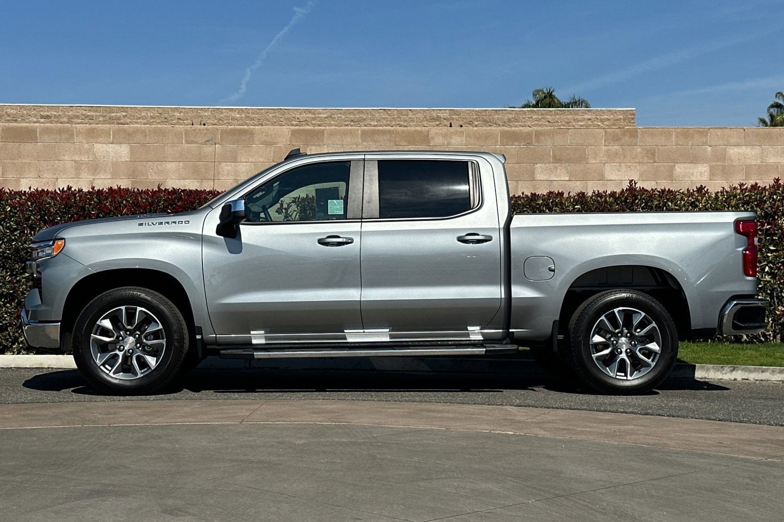 2025 Chevrolet Silverado 1500 LT photo 6