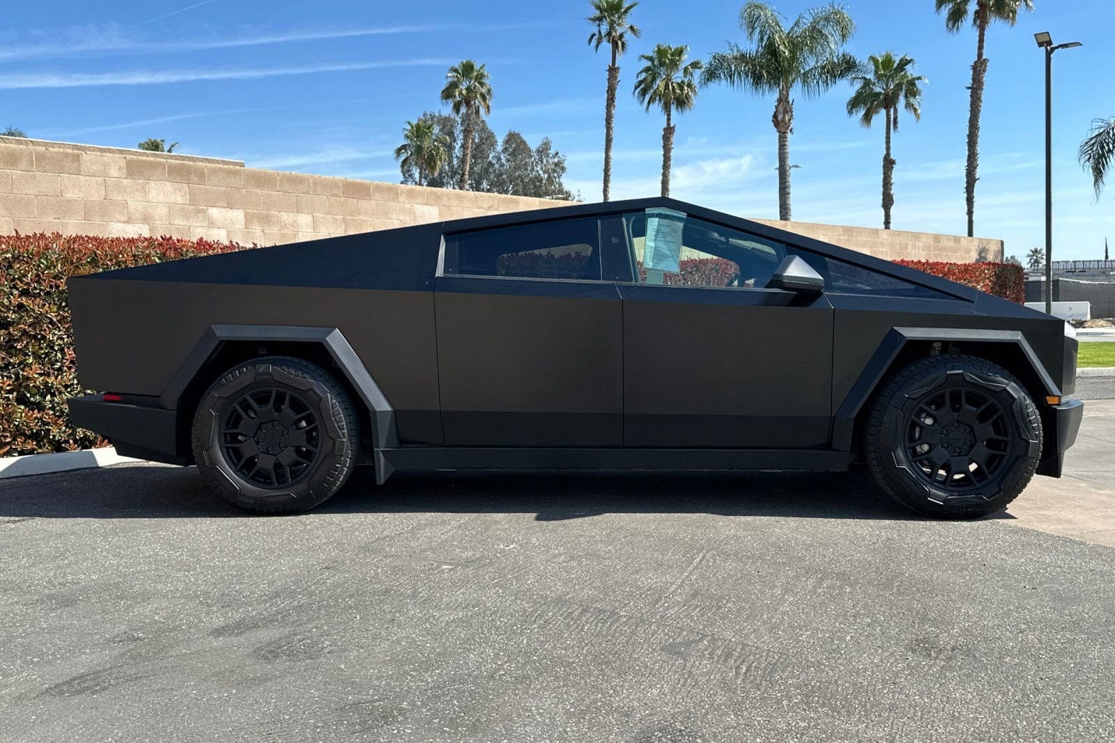 2024 Tesla Cybertruck 4DR AWD photo 2