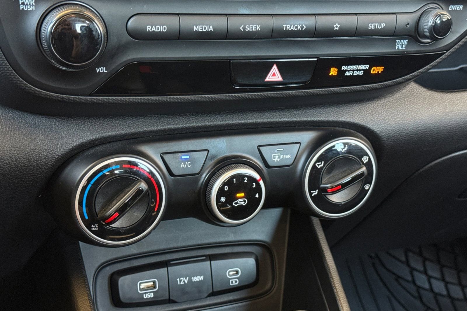 2024 Hyundai Venue SE - Photo 21