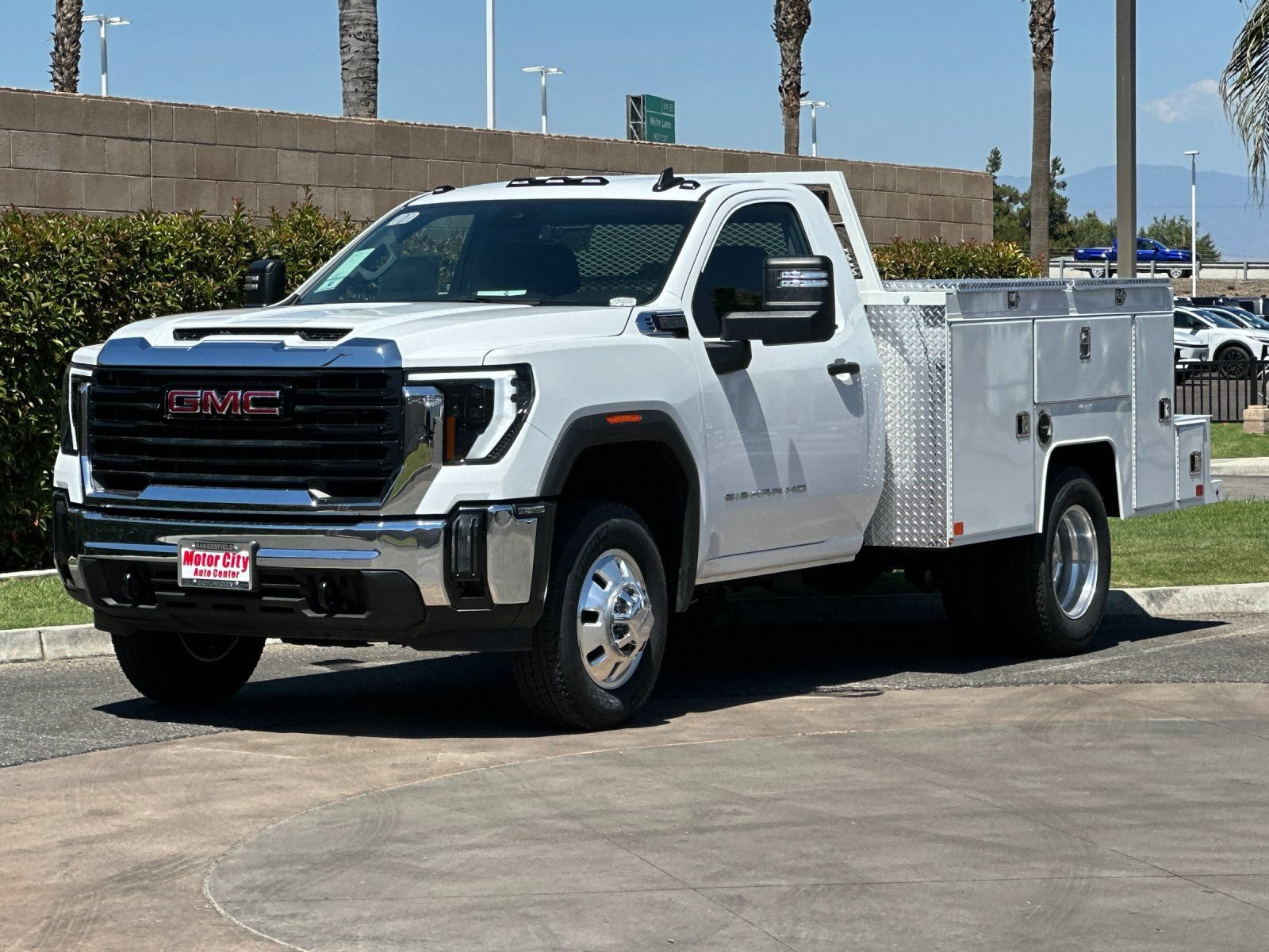 2025 GMC Sierra 3500HD Pro - Photo 8