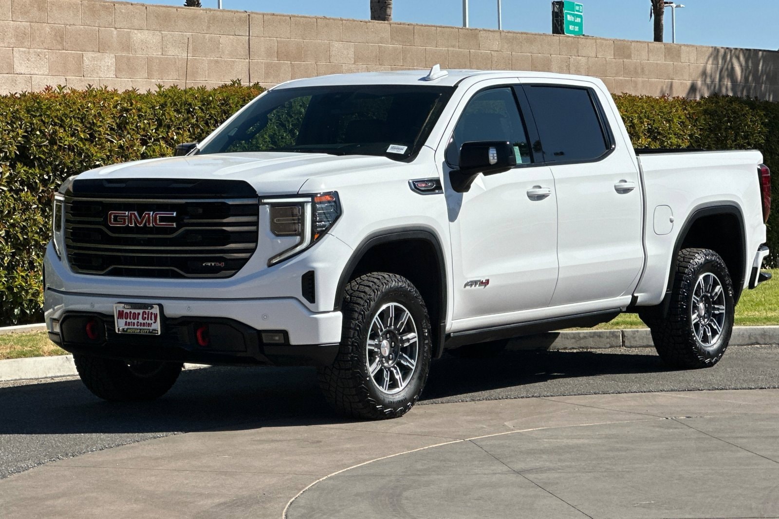 2025 GMC Sierra 1500 AT4 - Photo 8
