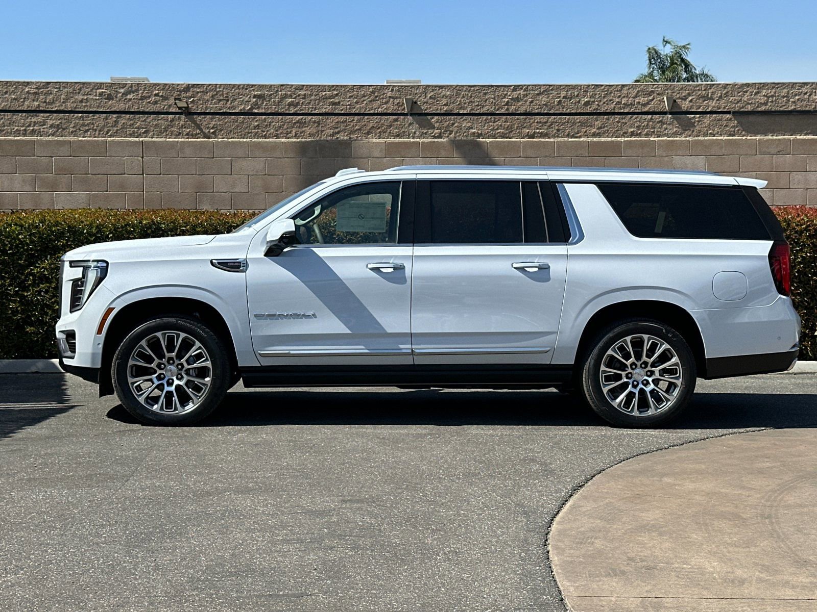 2026 GMC Yukon XL Denali - Photo 6