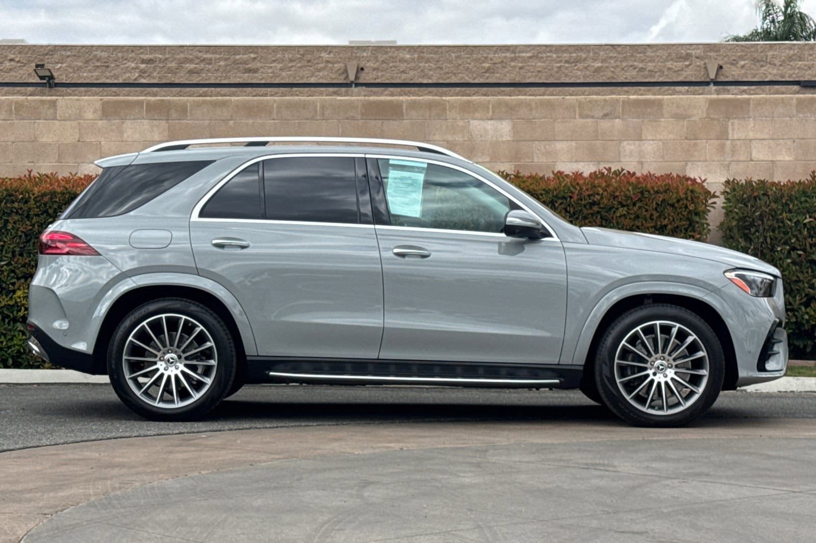 2026 Mercedes-Benz GLE GLE 450 photo 2
