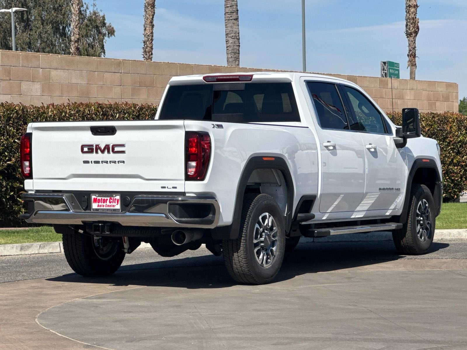 2026 GMC Sierra 2500 HD SLE photo 2