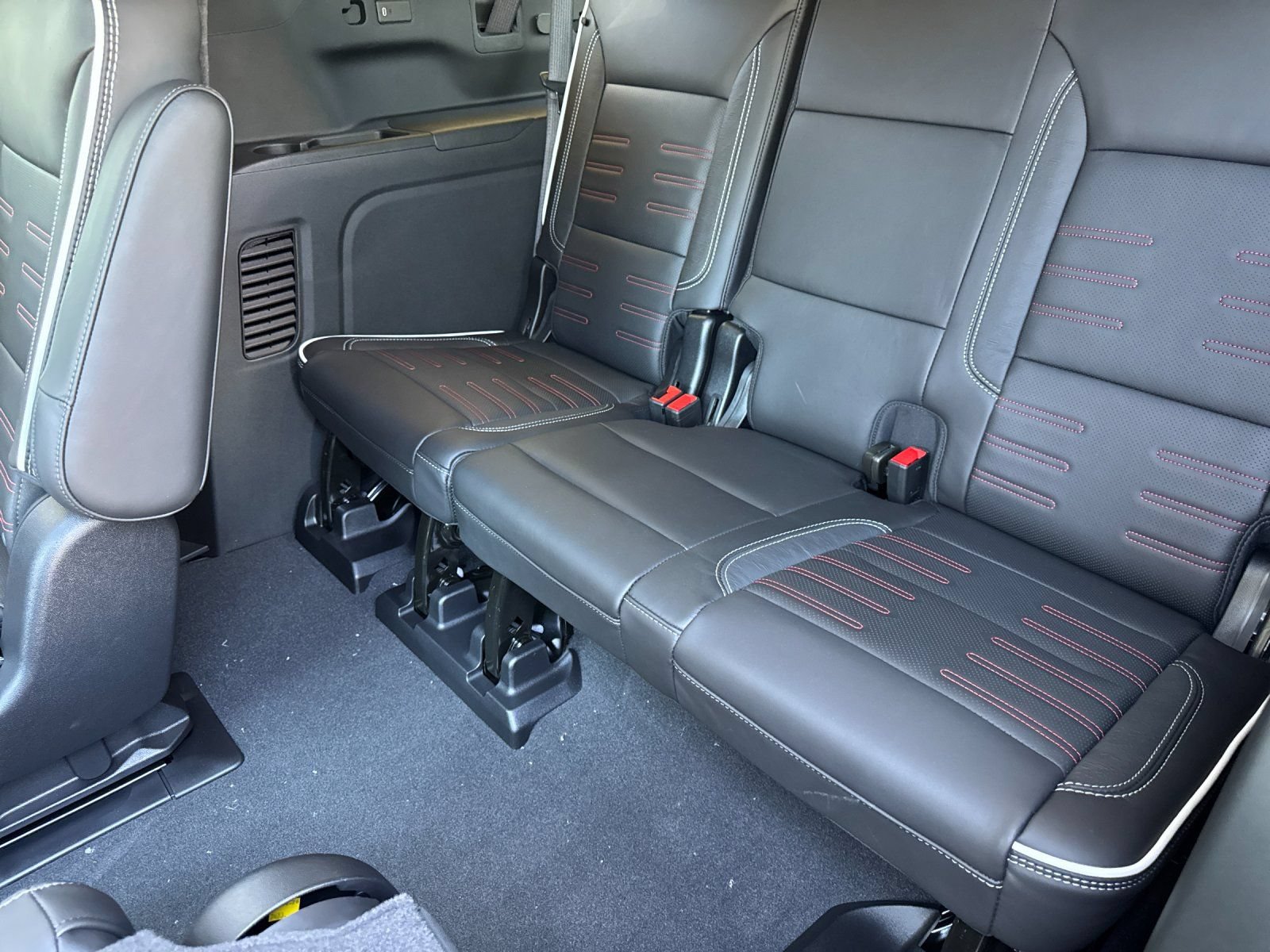 2026 GMC Yukon XL AT4 Ultimate - Photo 15