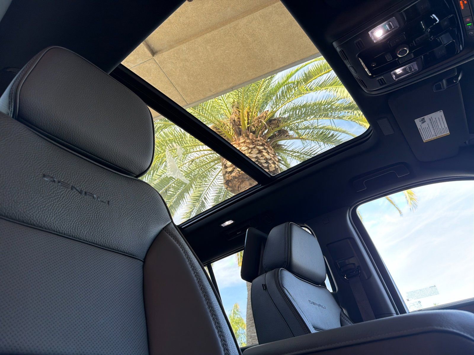 2026 GMC Yukon XL Denali - Photo 18