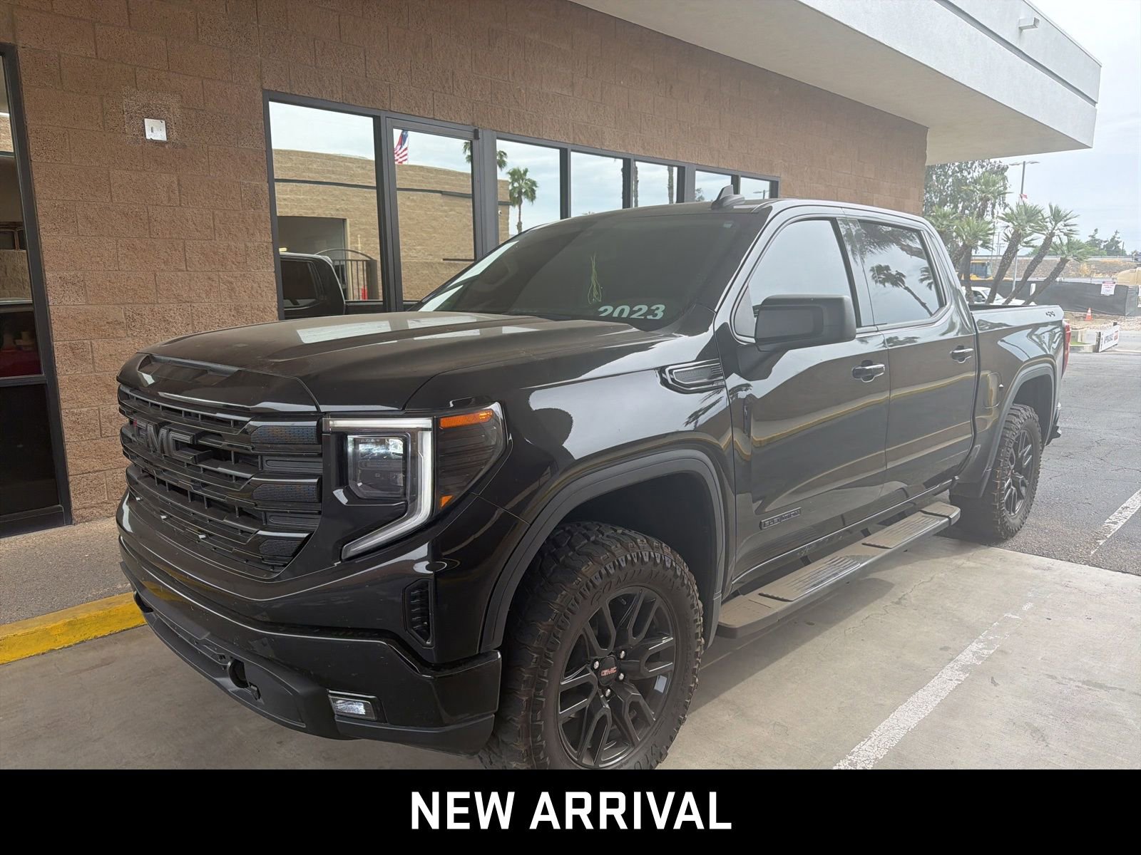 2023 GMC Sierra 4WD Crew Cab Short Box Elevation's photo