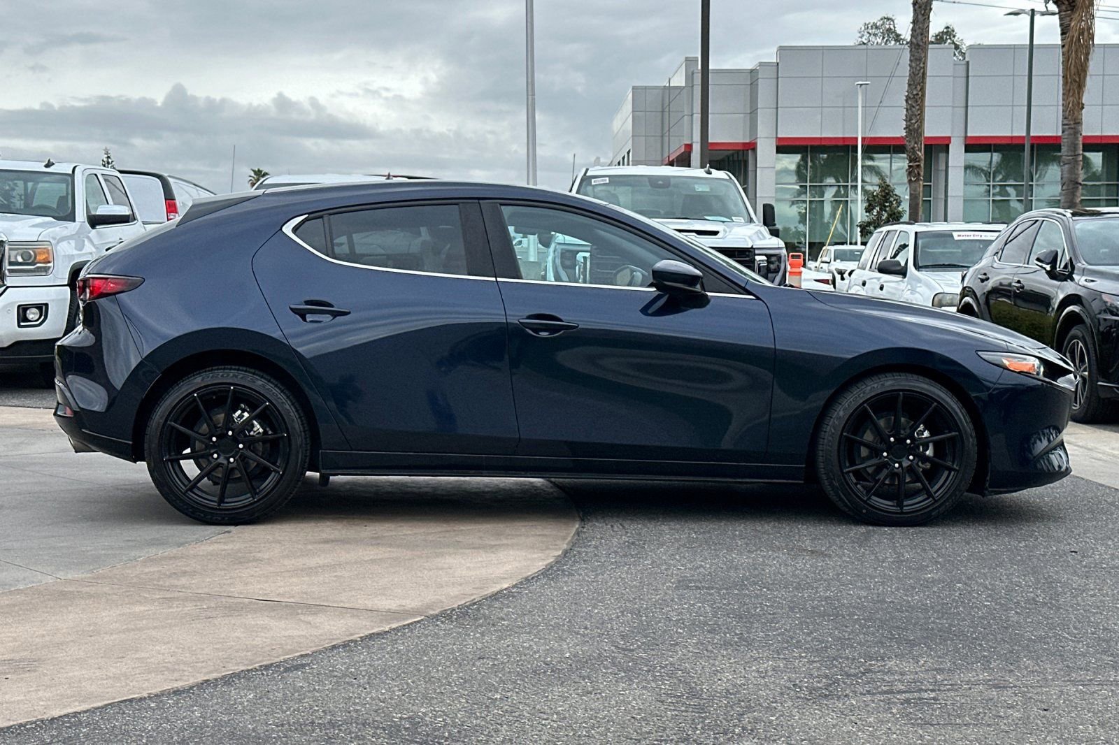 2021 Mazda Mazda3 Hatchback Select photo 2