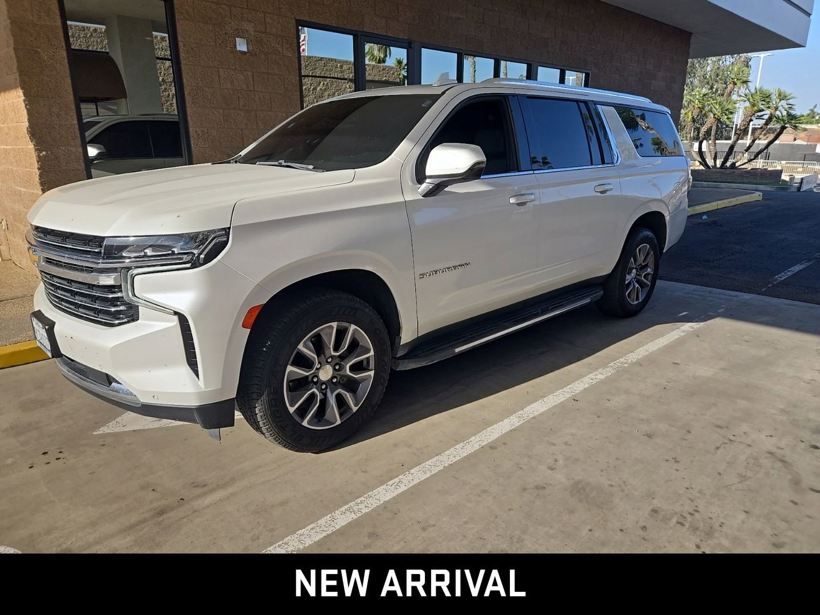 2022 Chevrolet Suburban 4WD 1500 LT's photo