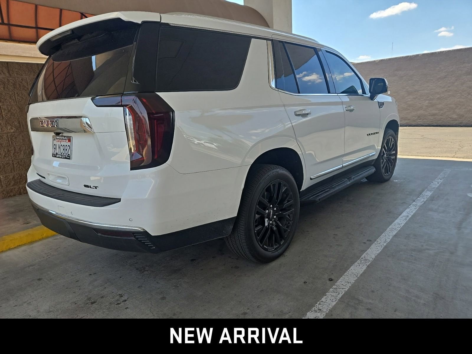 2024 GMC Yukon SLT photo 3