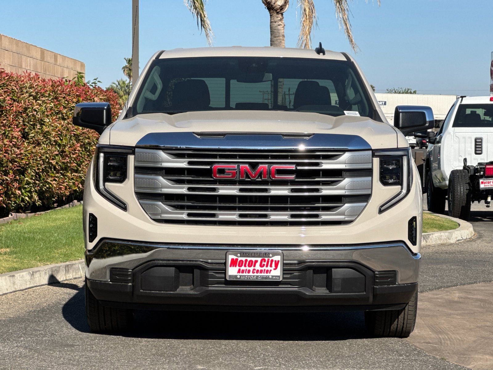 2026 GMC Sierra 1500 SLE photo 3