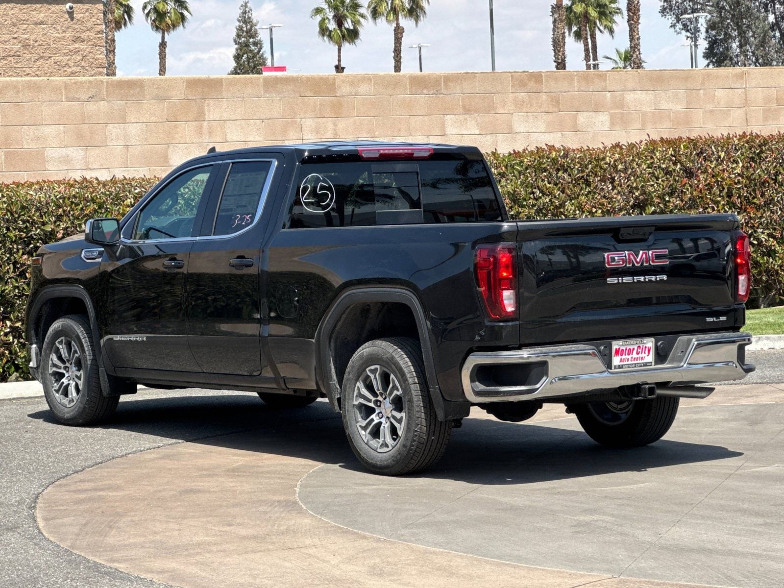 2026 GMC Sierra 1500 SLE photo 4