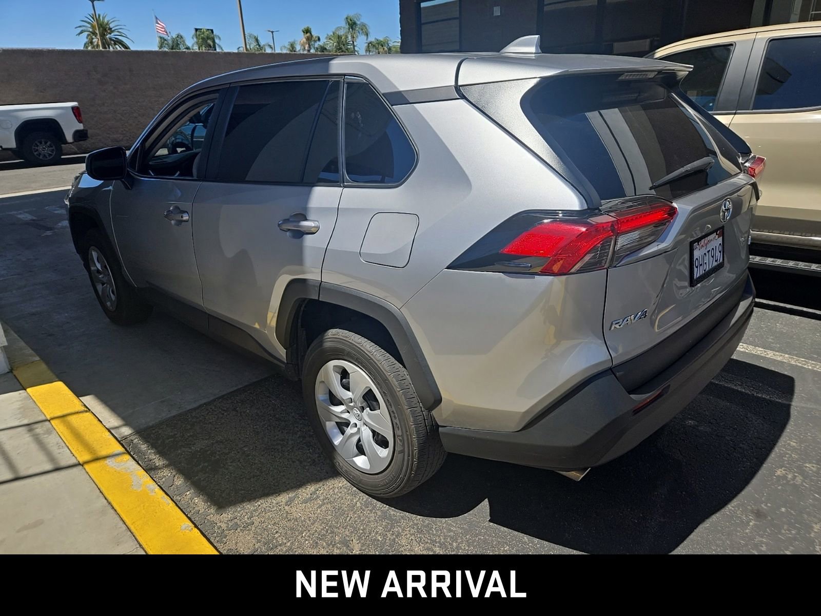 2023 Toyota RAV4 LE photo 6