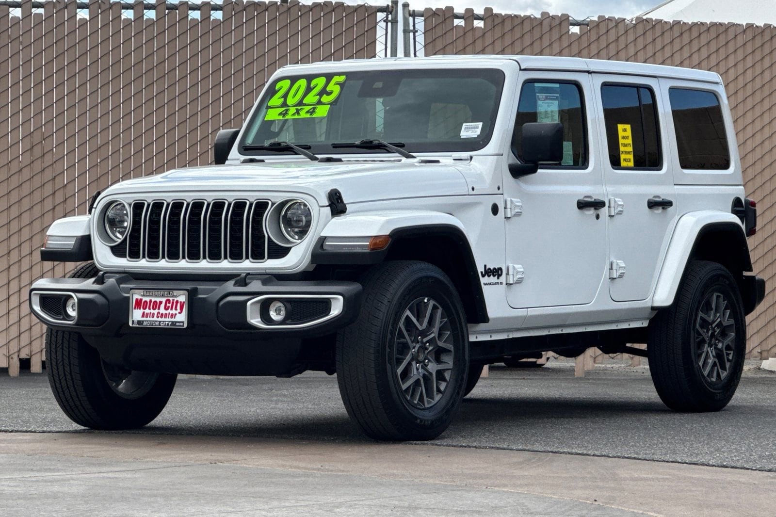 2025 Jeep Wrangler Sahara photo 3