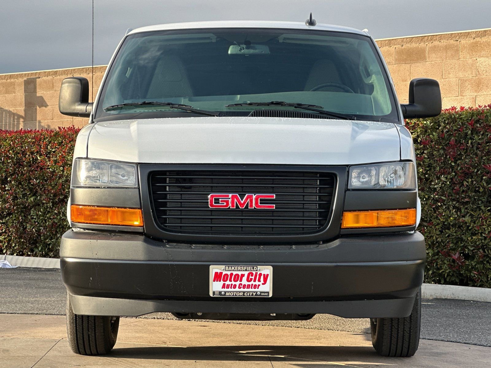 2025 GMC Savana Cargo Work Van photo 3