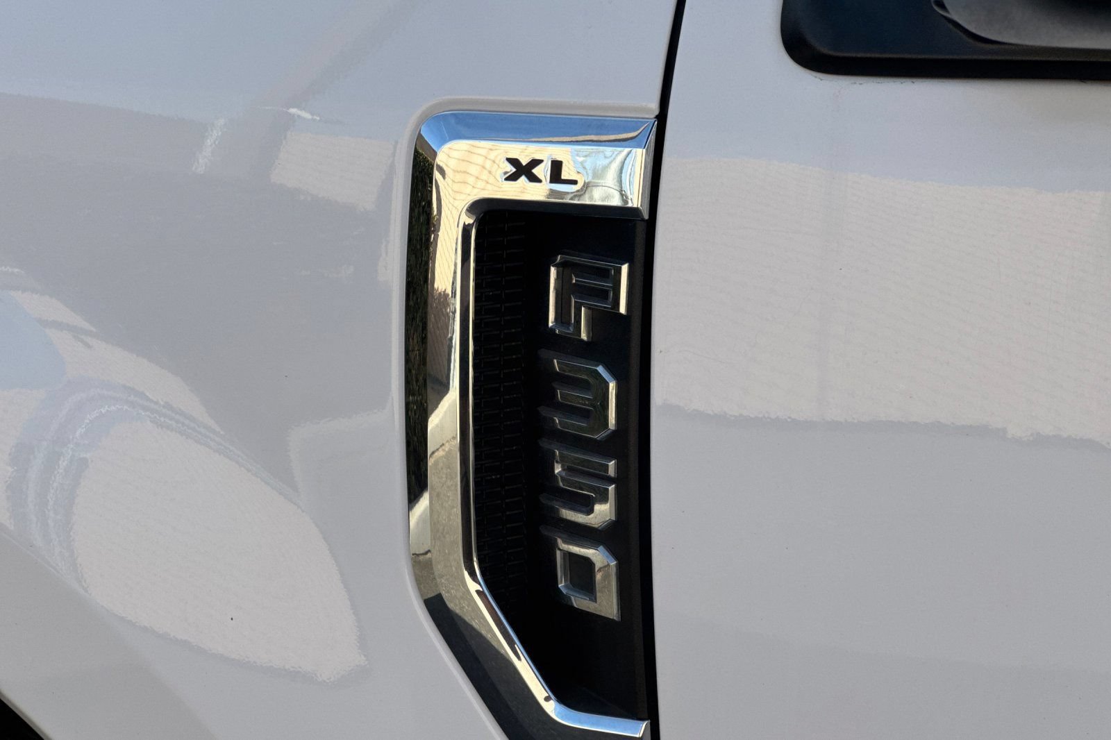 2022 Ford F-350 Super Duty Chassis Cab XL - Photo 24