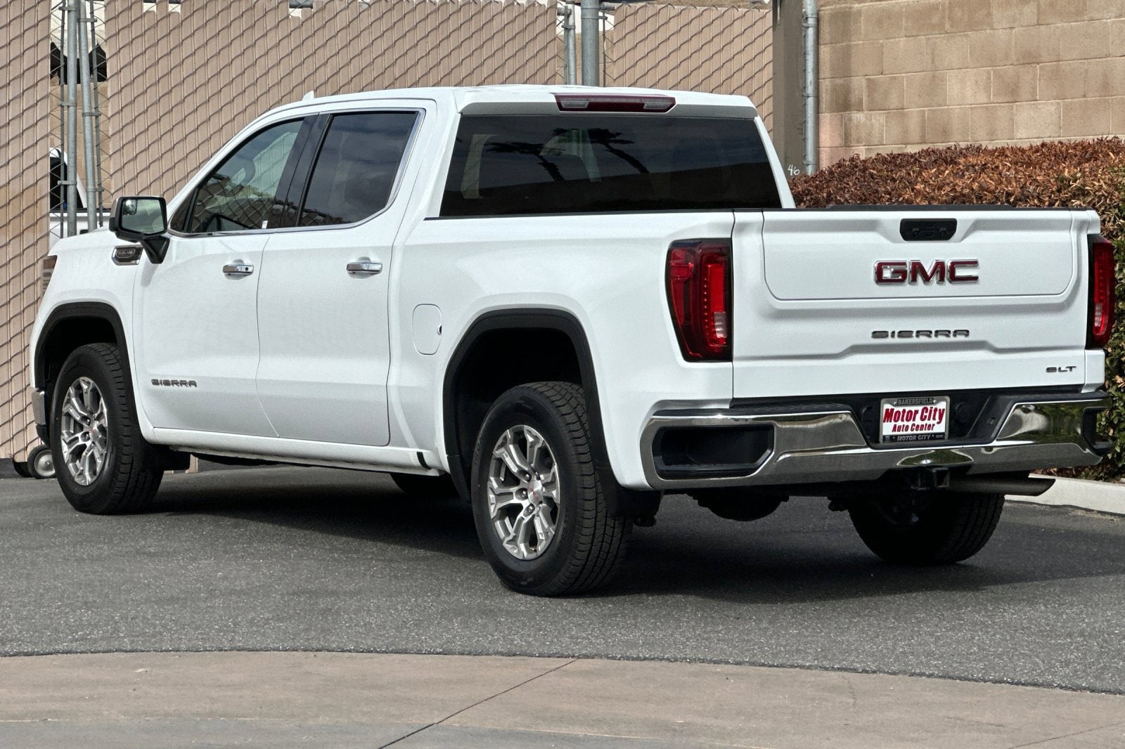 2025 GMC Sierra 1500 SLT - Photo 6