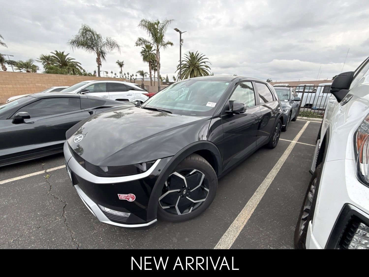 2024 Hyundai IONIQ 5 SE photo 2