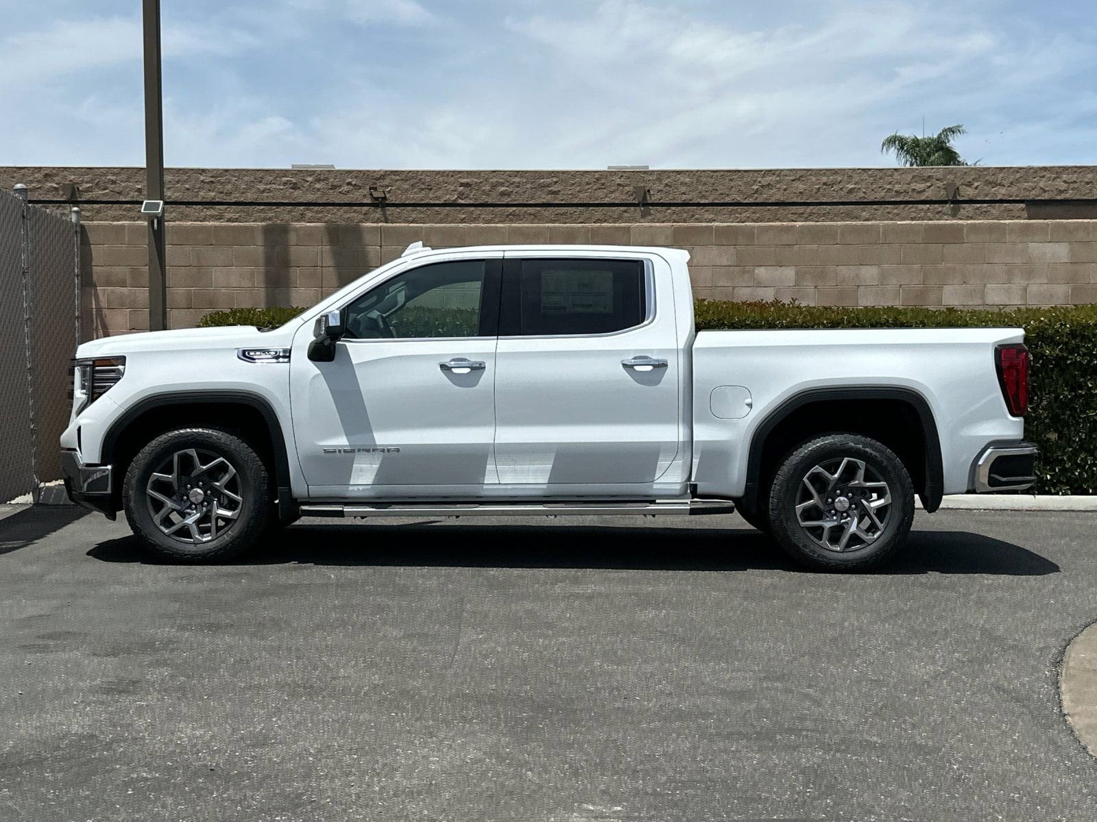 2026 GMC Sierra 1500 SLT - Photo 6