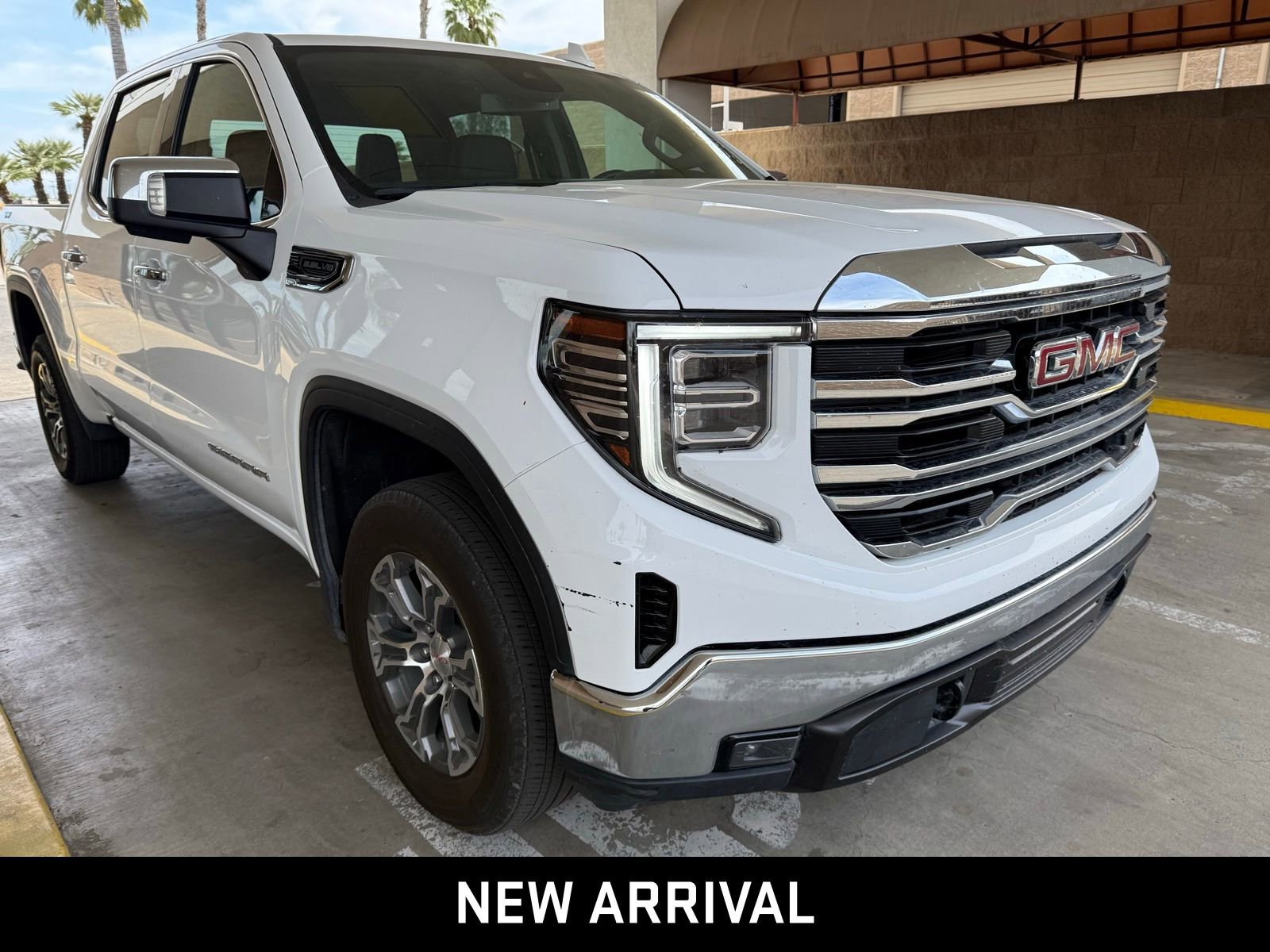 2025 GMC Sierra 1500 SLT photo 4