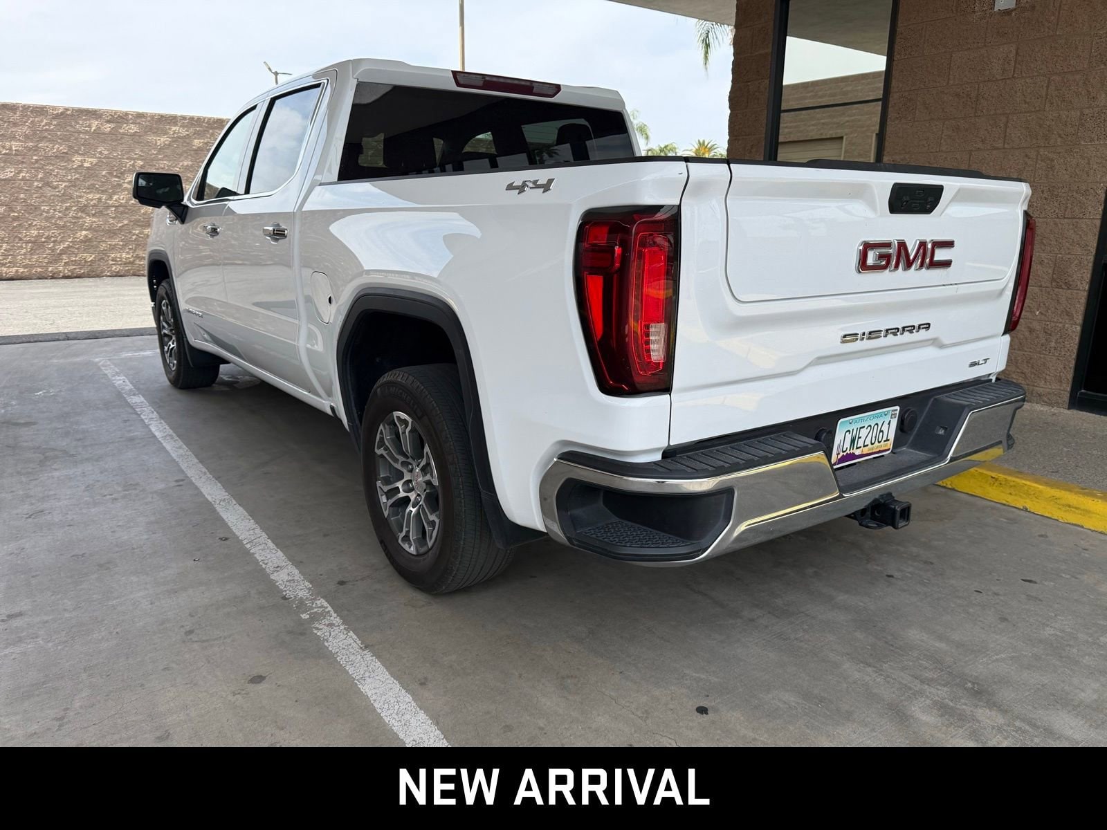 2025 GMC Sierra 1500 SLT photo 3