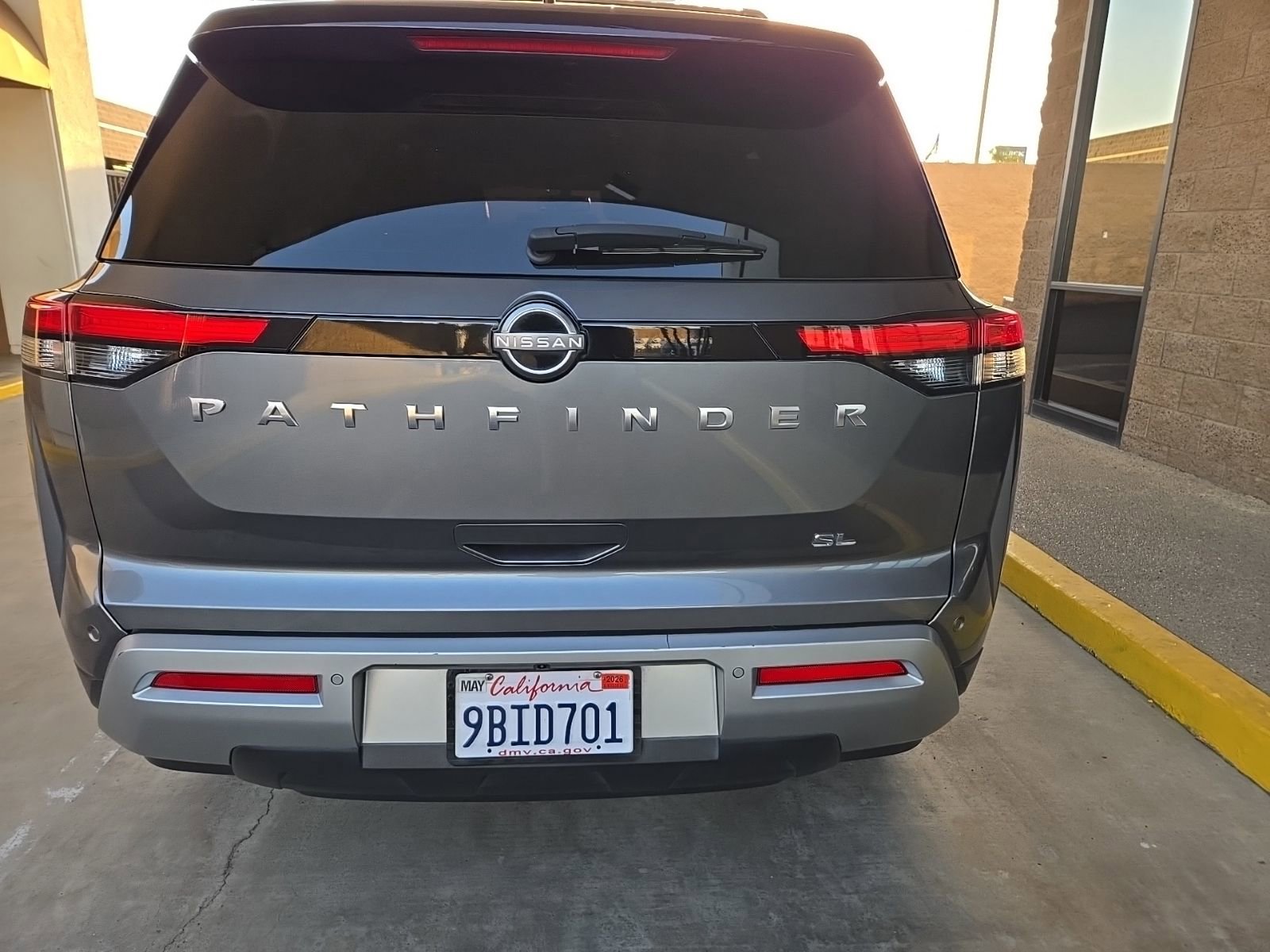 2022 Nissan Pathfinder SL photo 3