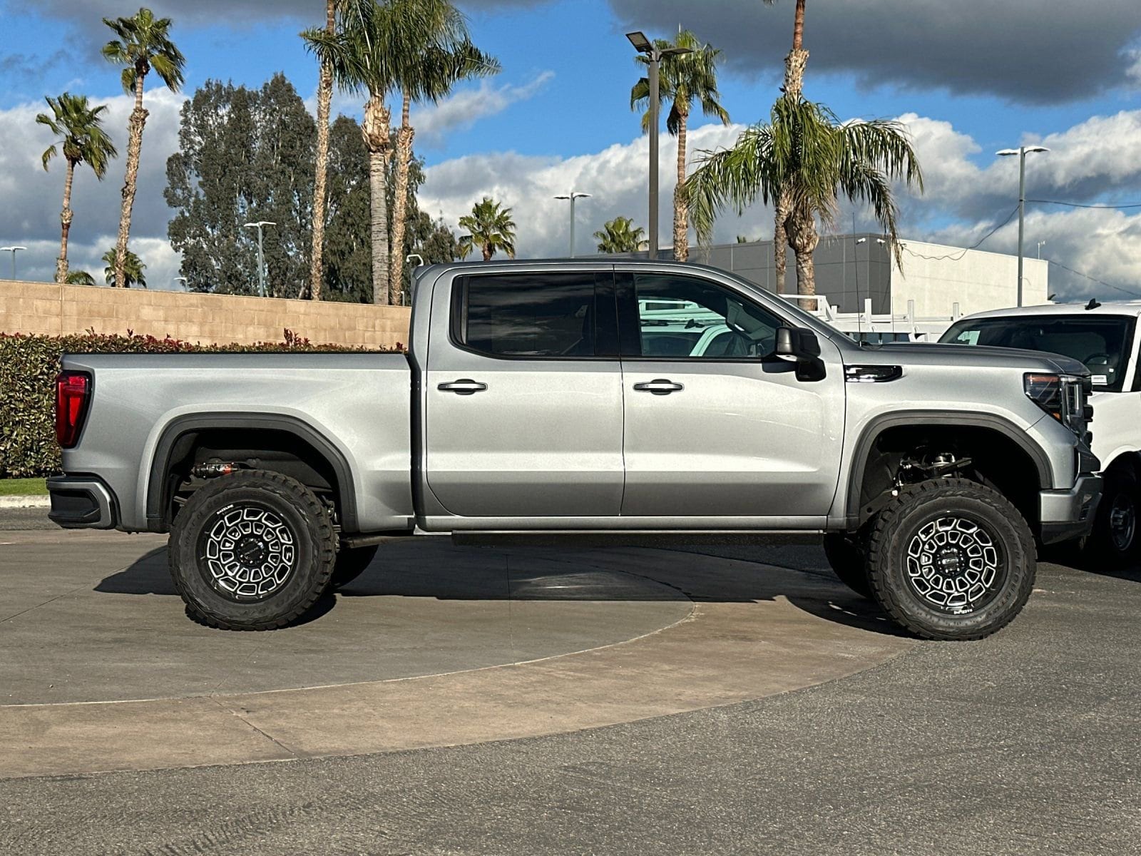 2025 GMC Sierra 1500 Elevation photo 2