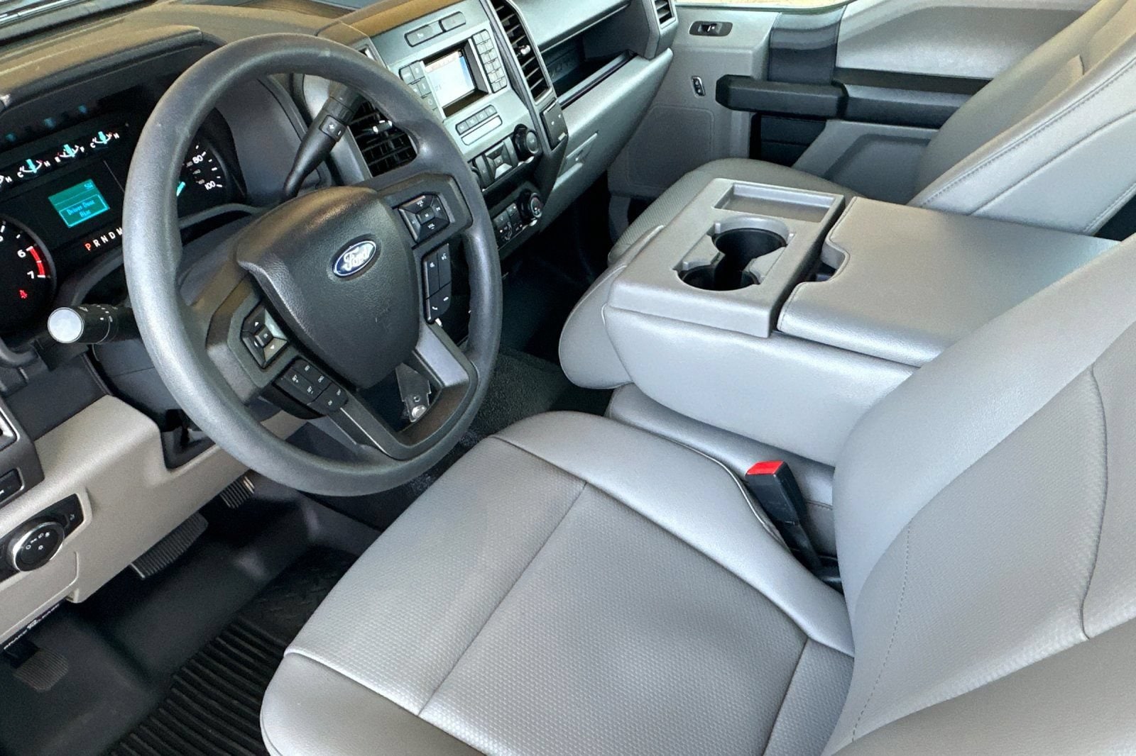 2022 Ford F-350 Super Duty Chassis Cab XL - Photo 10