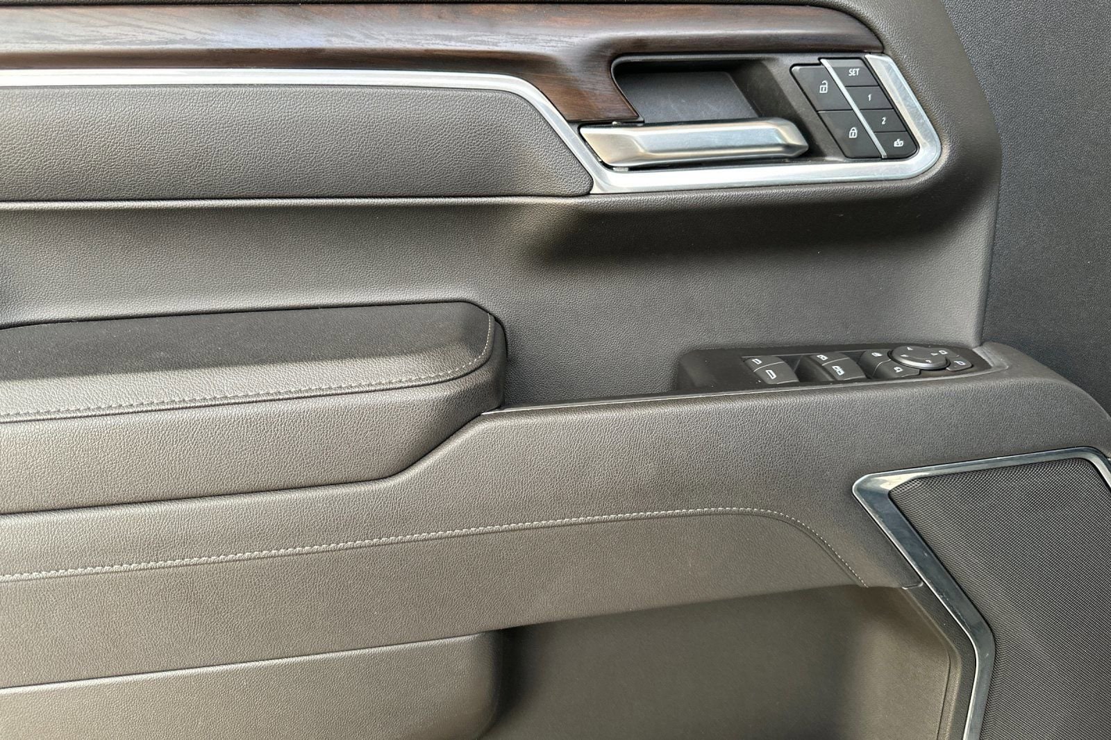 2025 GMC Sierra 1500 SLT - Photo 11