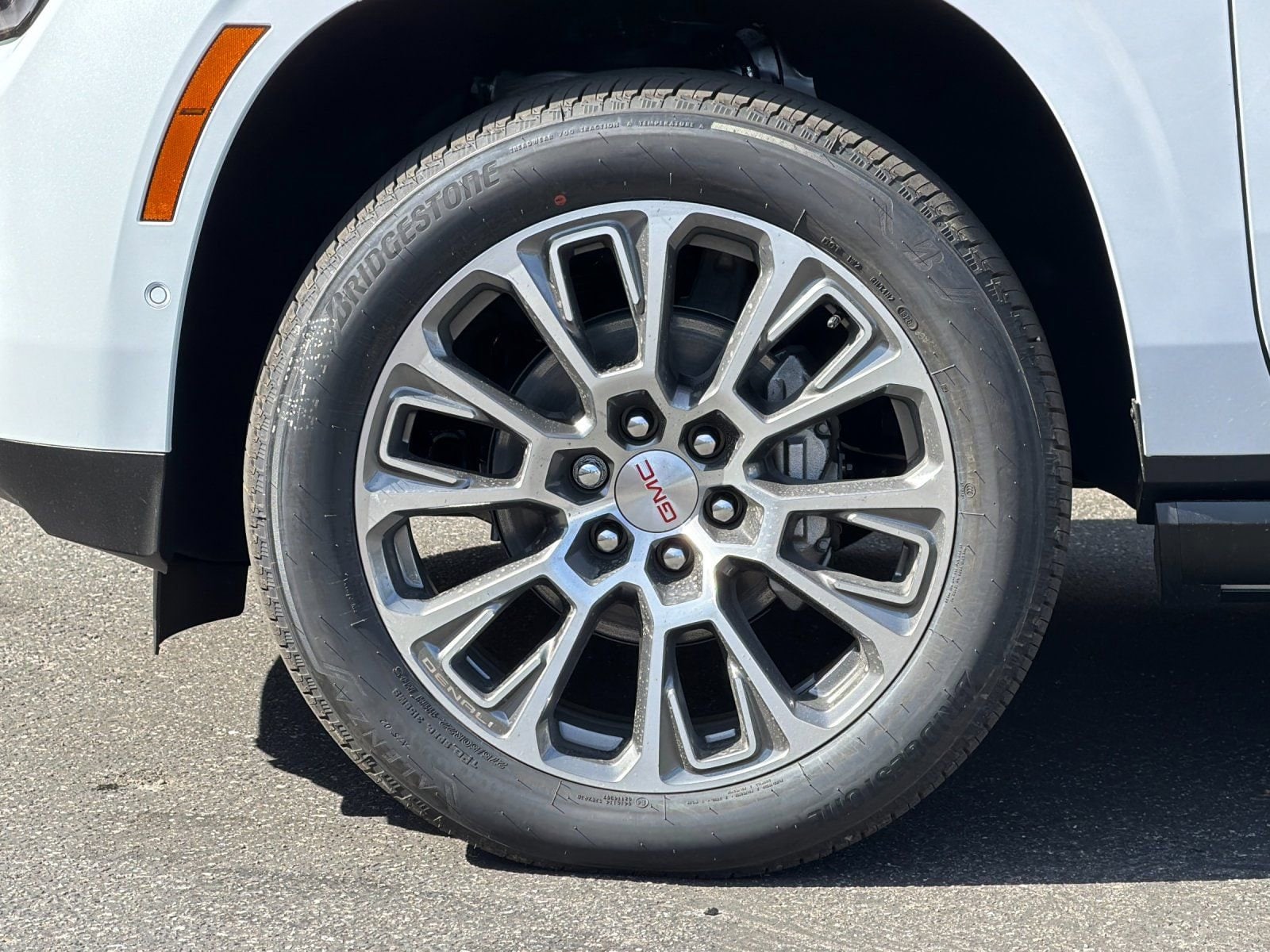 2026 GMC Yukon XL Denali - Photo 27