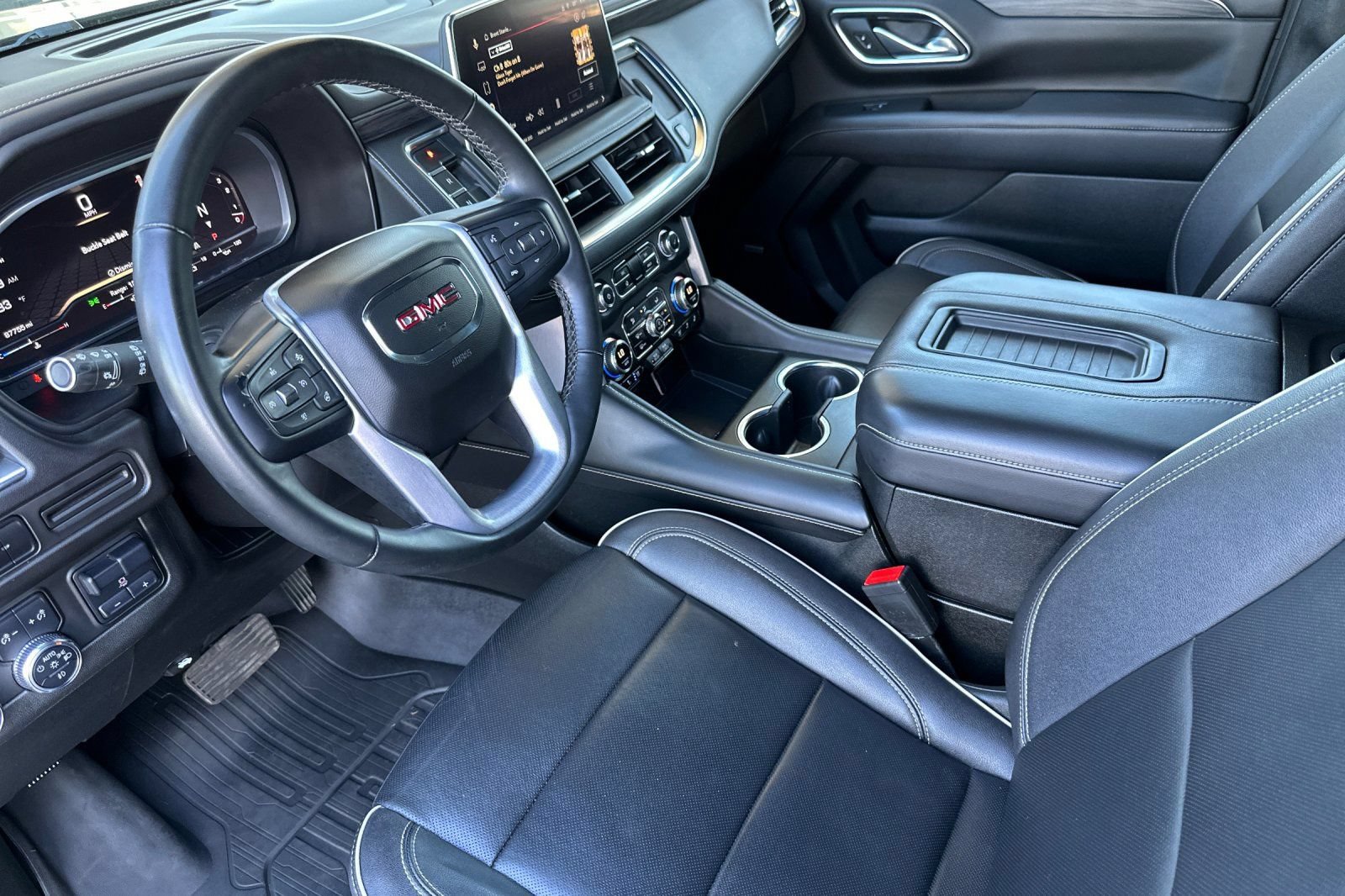 2023 GMC Yukon SLT - Photo 10