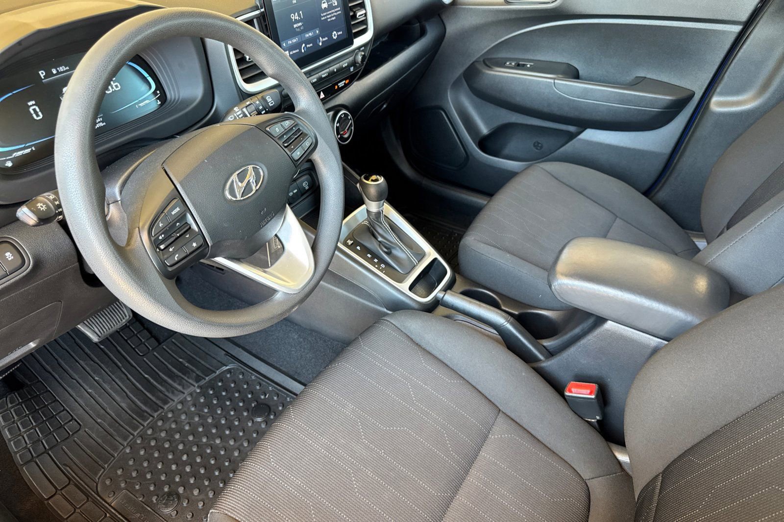 2024 Hyundai Venue SE - Photo 10