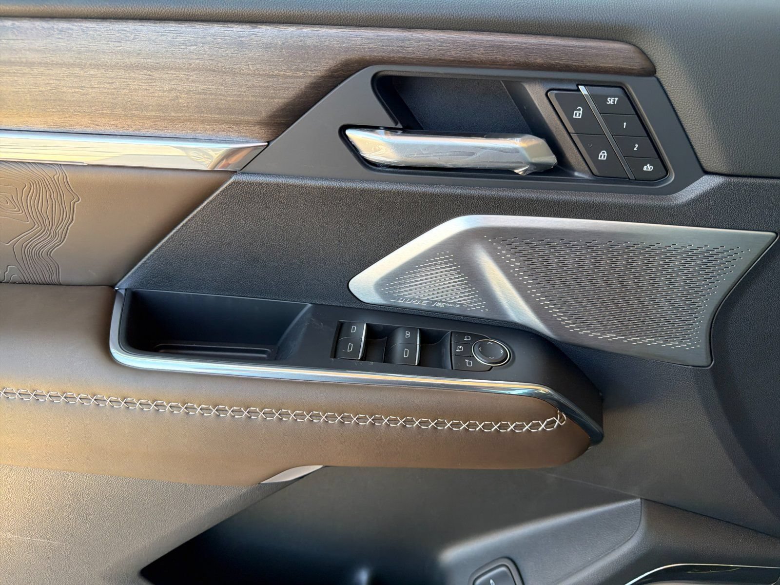 2026 GMC Acadia Denali Ultimate - Photo 10