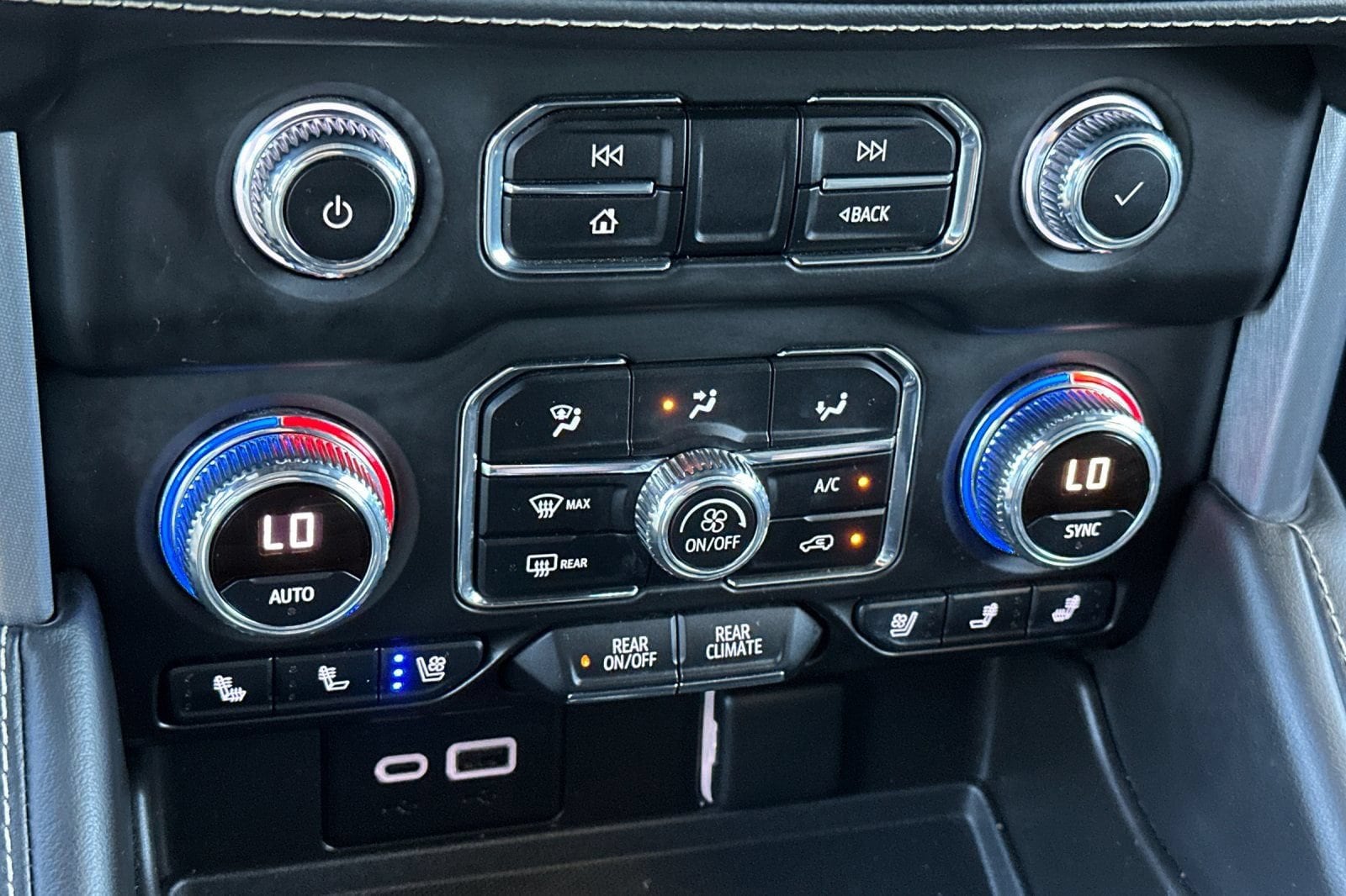 2023 GMC Yukon SLT - Photo 23