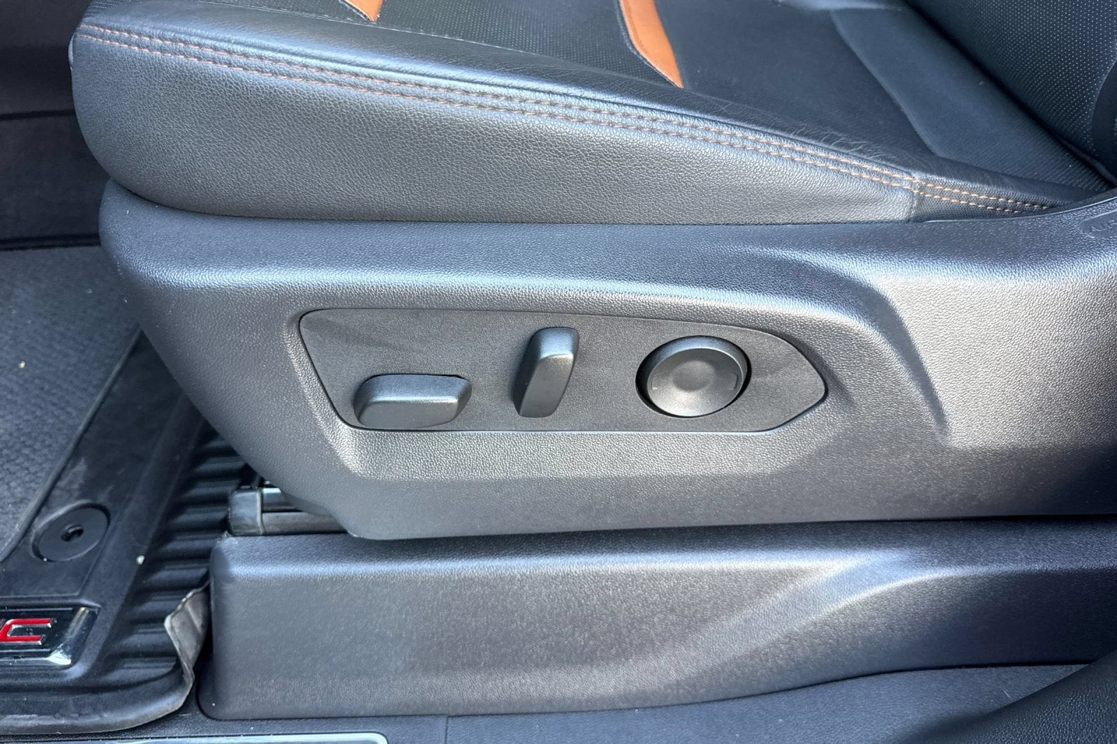 2025 GMC Sierra 1500 AT4 - Photo 12