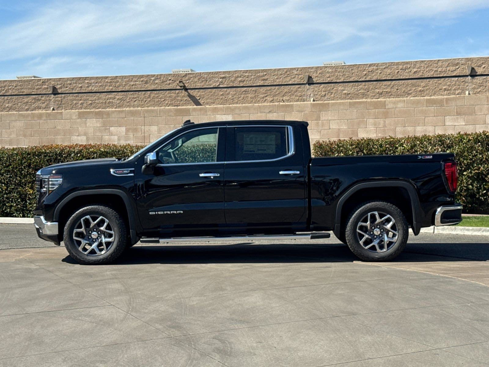 2026 GMC Sierra 1500 SLT photo 5