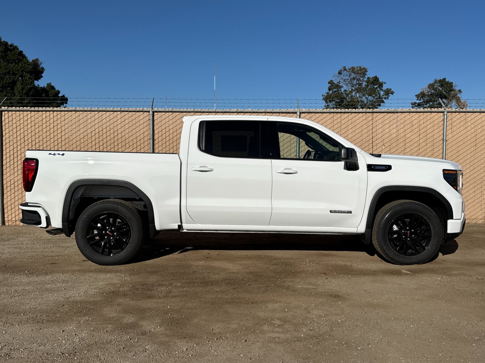 2026 GMC Sierra 1500 Elevation - Photo 2