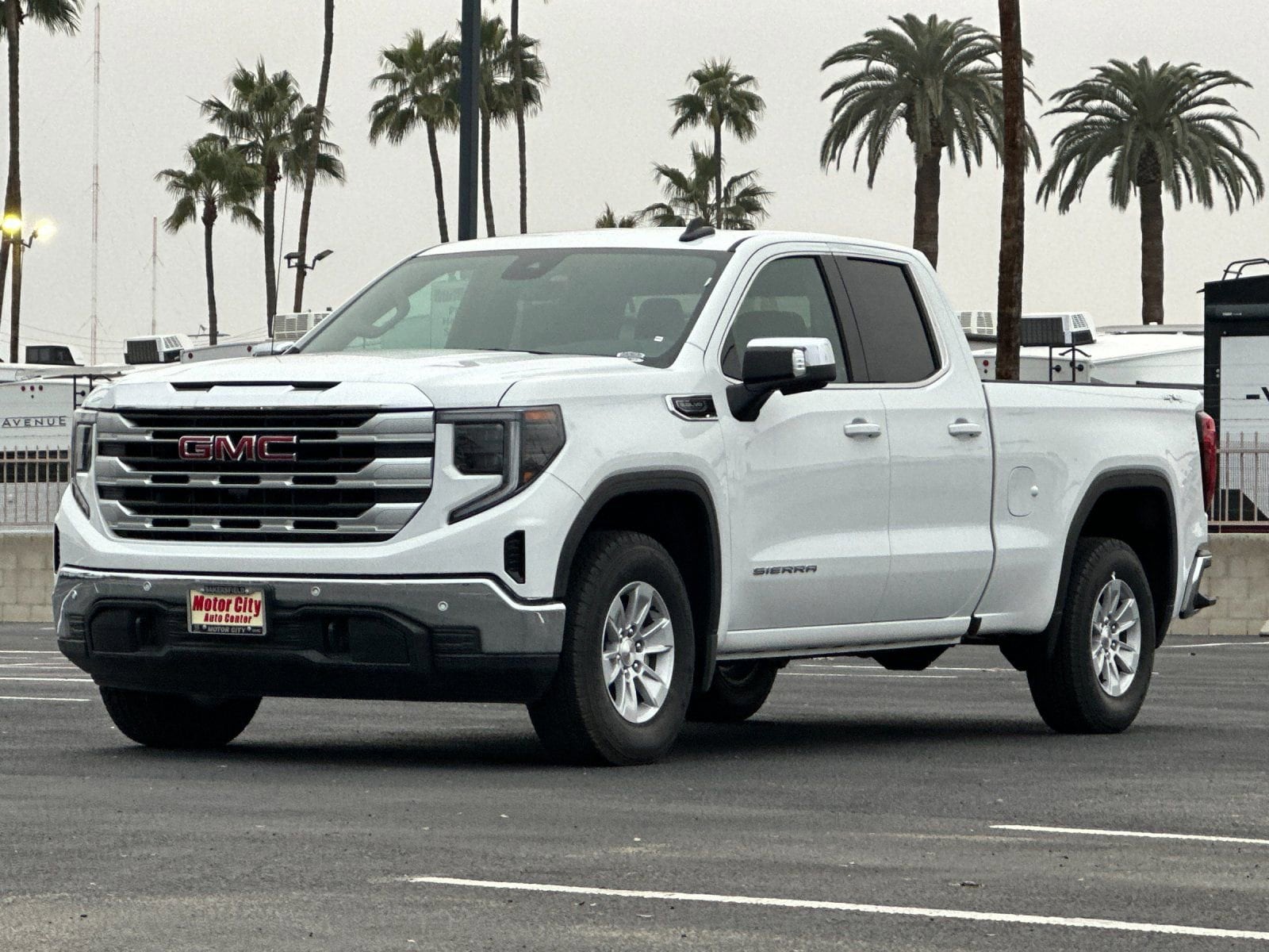 2025 GMC Sierra 1500 SLE photo 3