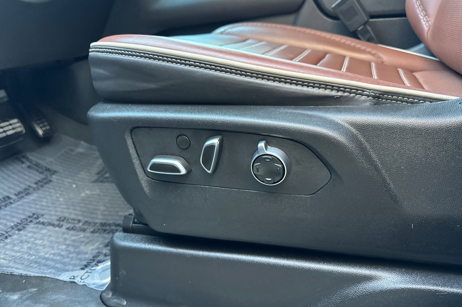 2023 GMC Yukon Denali Ultimate - Photo 12