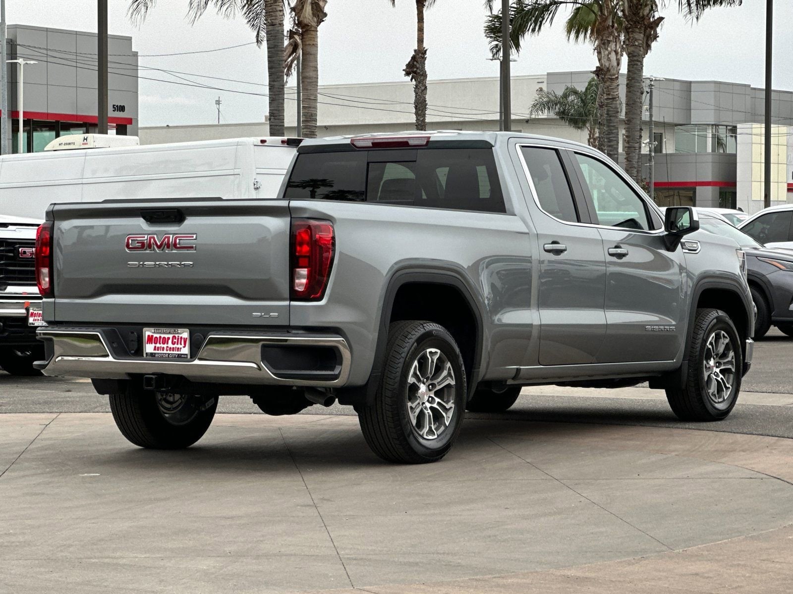 2026 GMC Sierra 1500 SLE photo 2