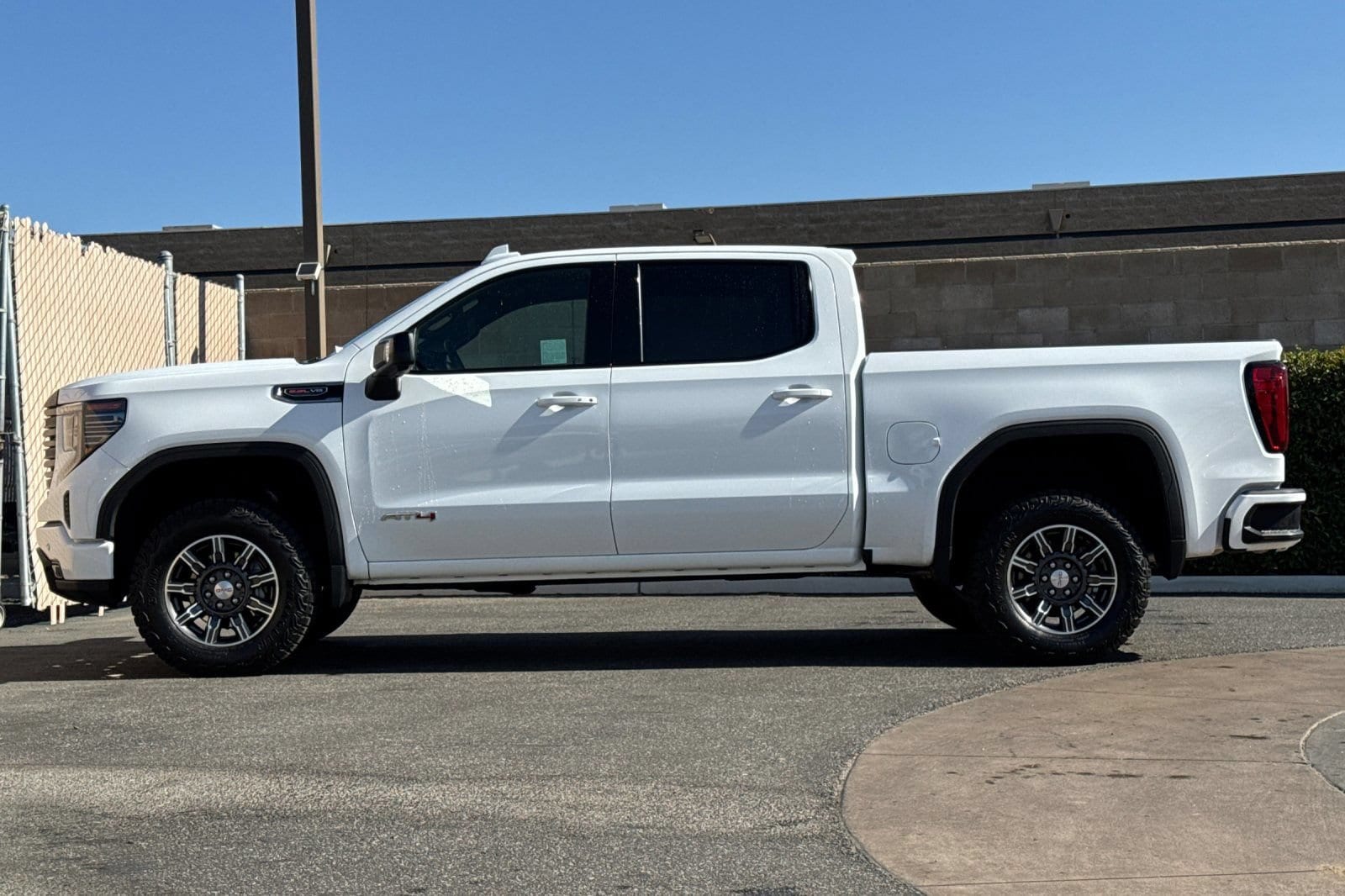 2025 GMC Sierra 1500 AT4 - Photo 7